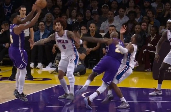 维持原判！马克西卡位拽倒詹姆斯个人5犯 76人挑战失败