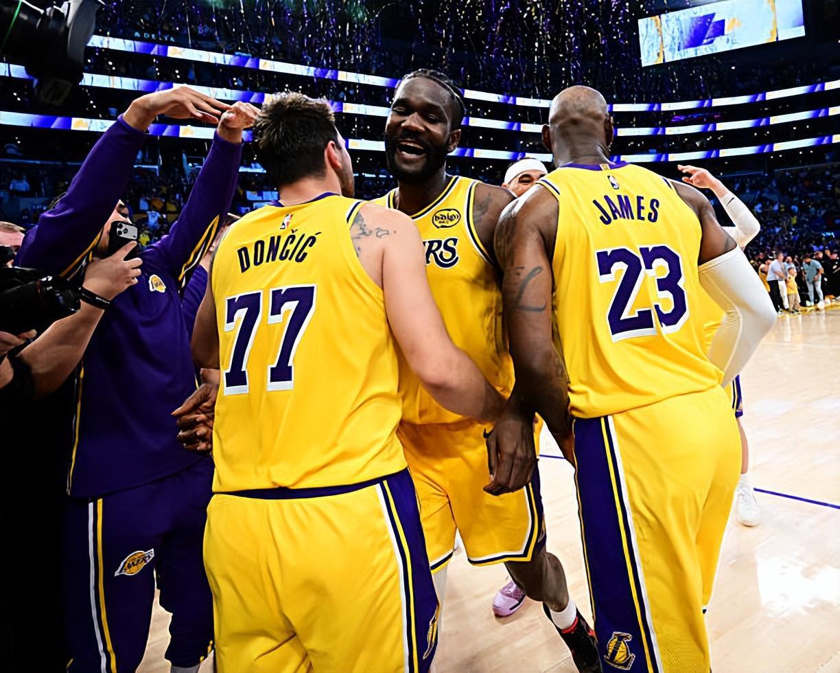 如意体育官网-关键时刻简直是攻守兼备，湖人先发中锋的个人能力绝对不差？